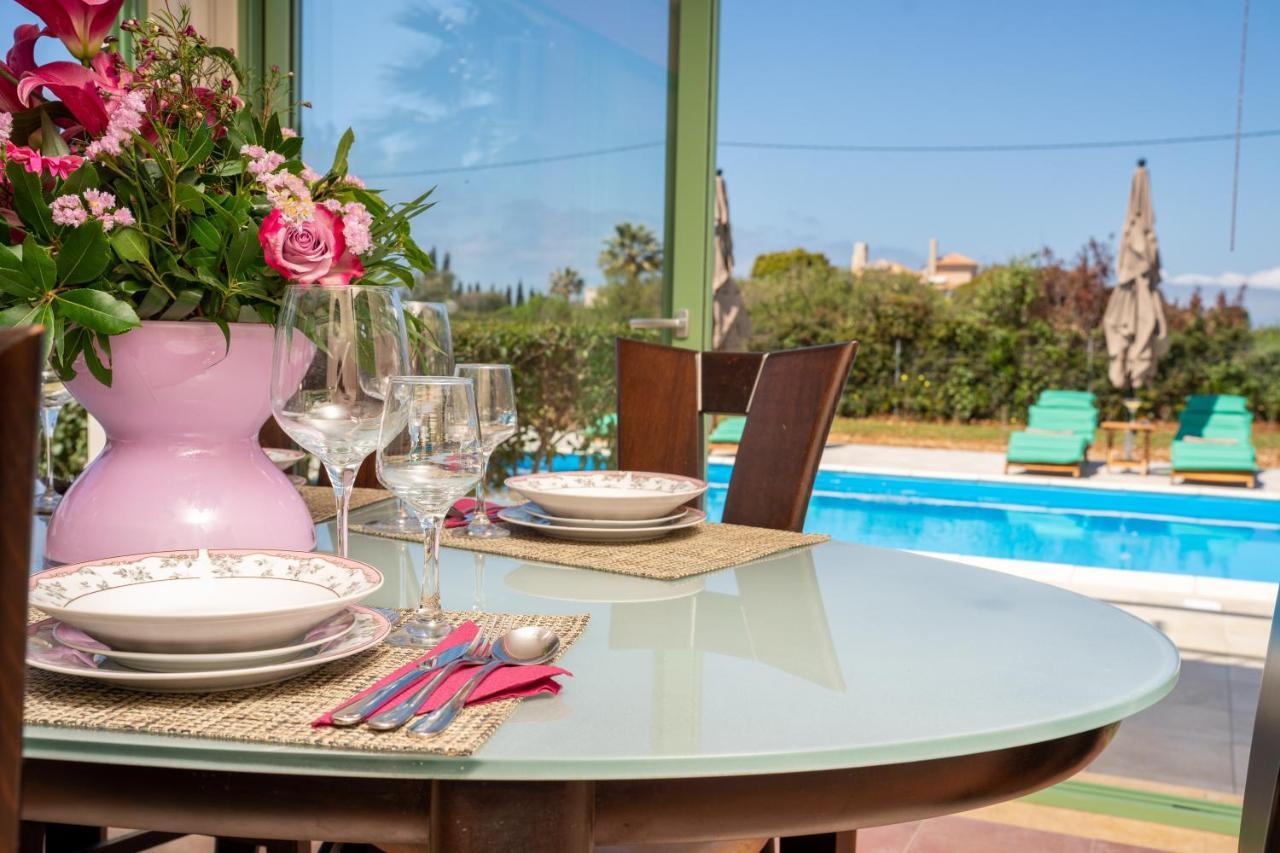 Monambeles Villas สโวโรนาตา ภายนอก รูปภาพ