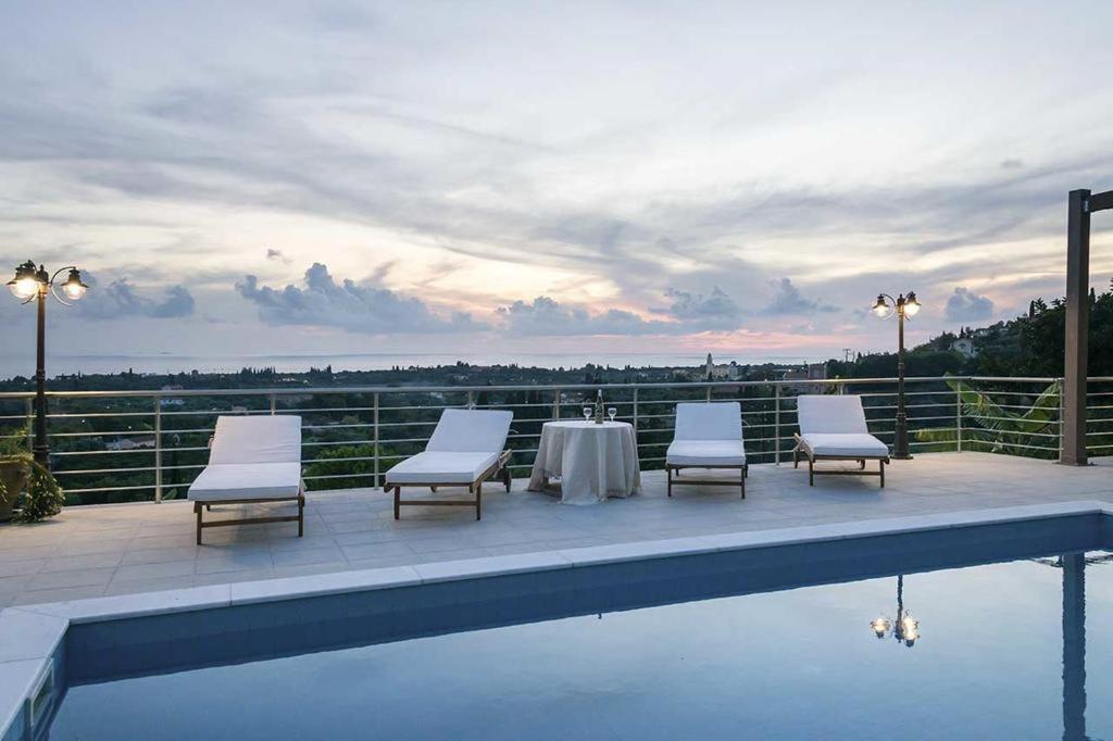Monambeles Villas สโวโรนาตา ภายนอก รูปภาพ